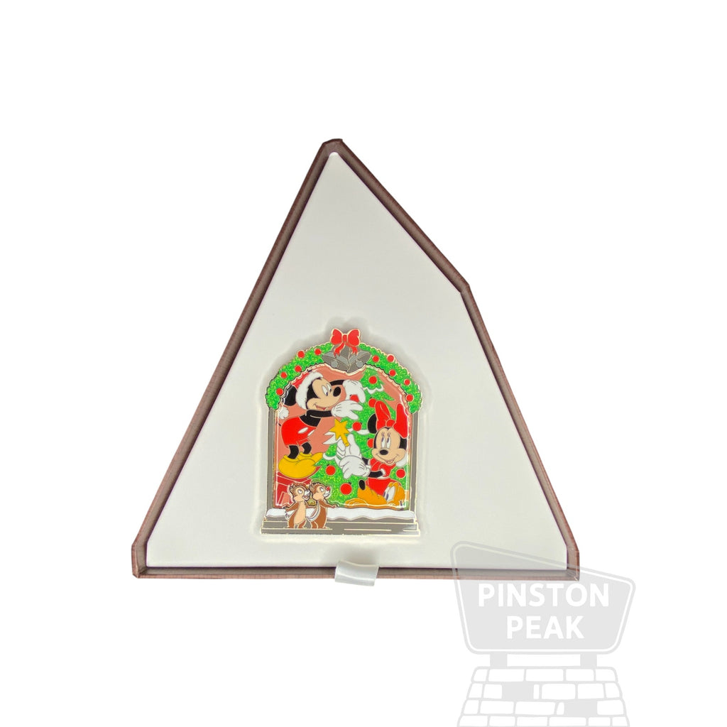 Disney Parks Mickey & Friends Jumbo Holiday LE 2000 Pin – Santa & Ski Chalet